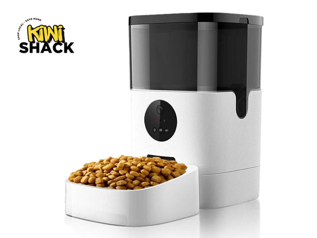 Automatic pet feeder with food on a white background, branded 'Kiwi Shack'.
